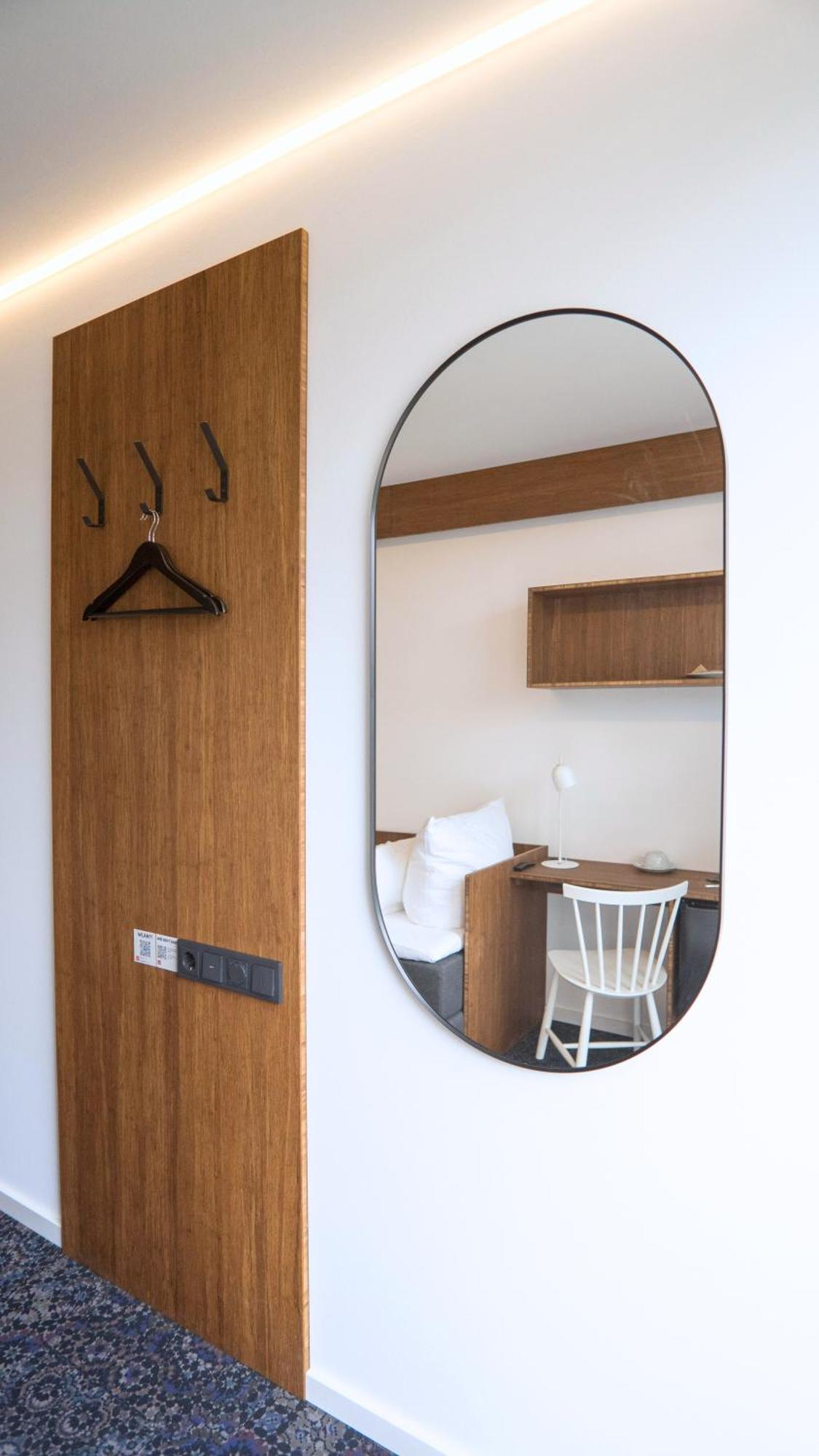 Tin Inn - Heinsberg - Das Hotel Aus Hochwertig Ausgebauten Ueberseecontainern Экстерьер фото